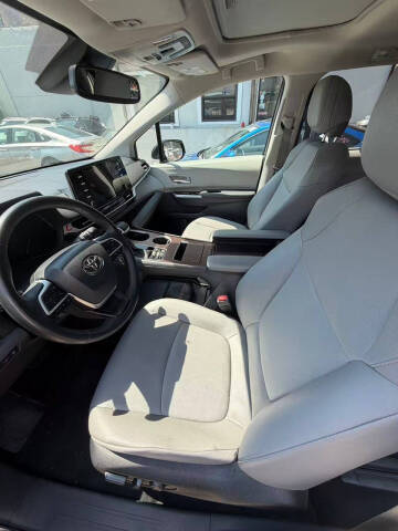 2024 Toyota Sienna XLE 8-Passenger