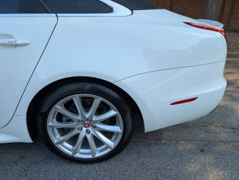 2016 Jaguar XJ R-Sport