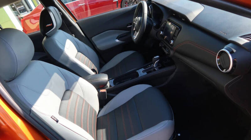 2023 Nissan Kicks SR