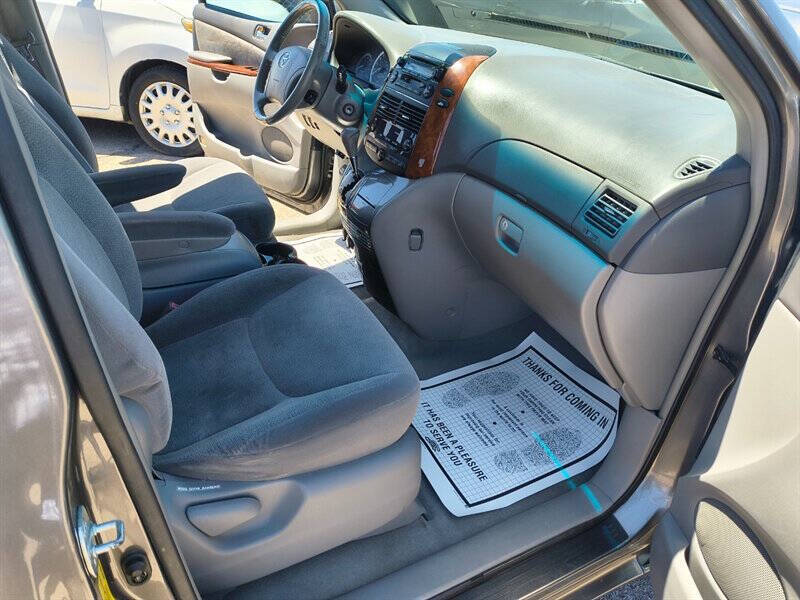 2004 Toyota Sienna XLE 7 Passenger
