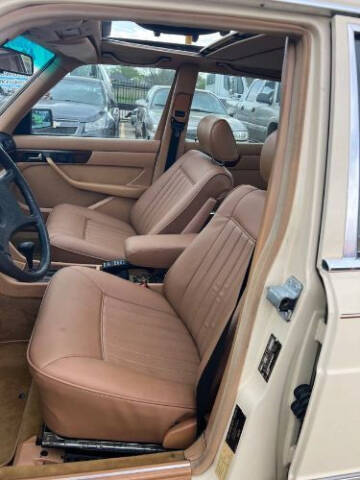 1984 Mercedes-Benz 300-Class