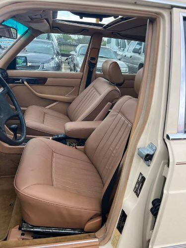 1984 Mercedes-Benz 300-Class