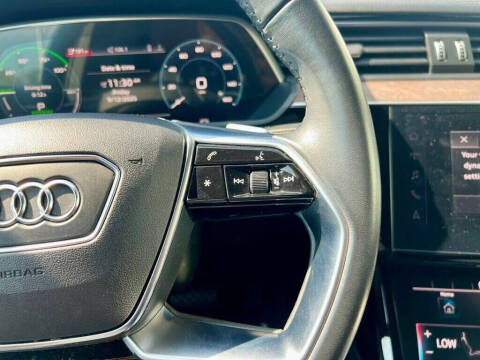 2019 Audi e-tron quattro Prestige