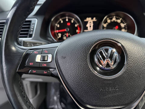 2017 Volkswagen Passat 1.8T R-Line