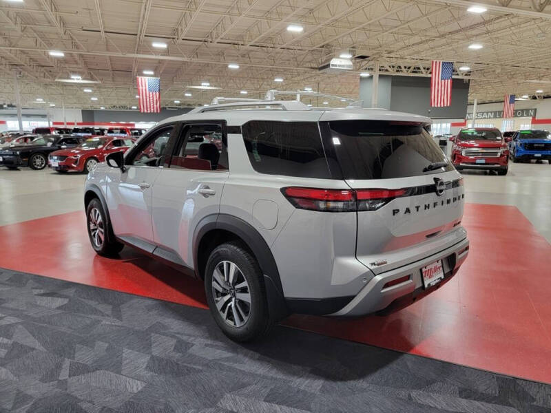 2025 Nissan Pathfinder SL