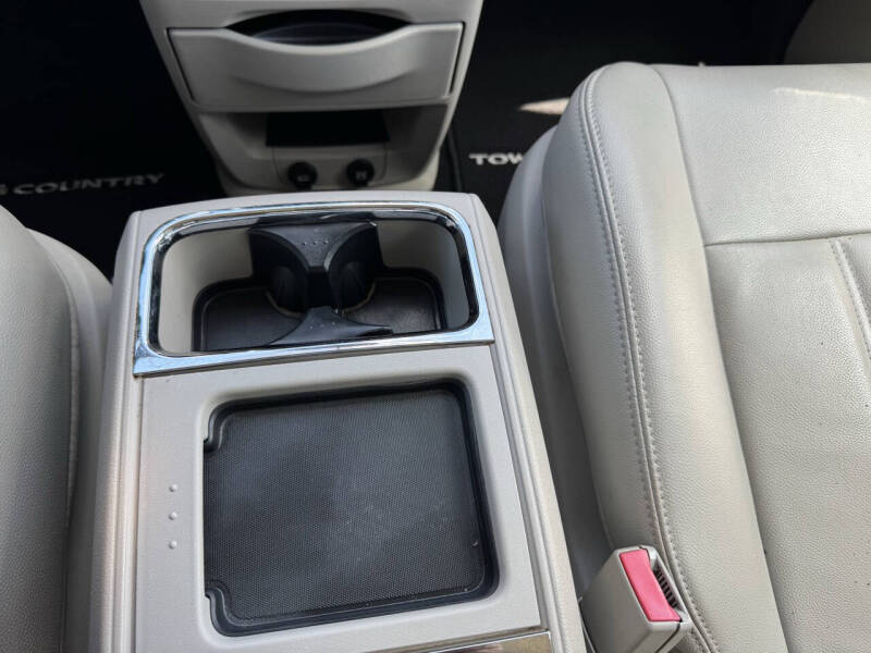 2013 Chrysler Town and Country Touring