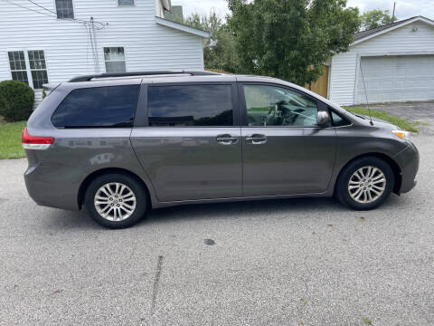 2014 Toyota Sienna XLE 8-Passenger