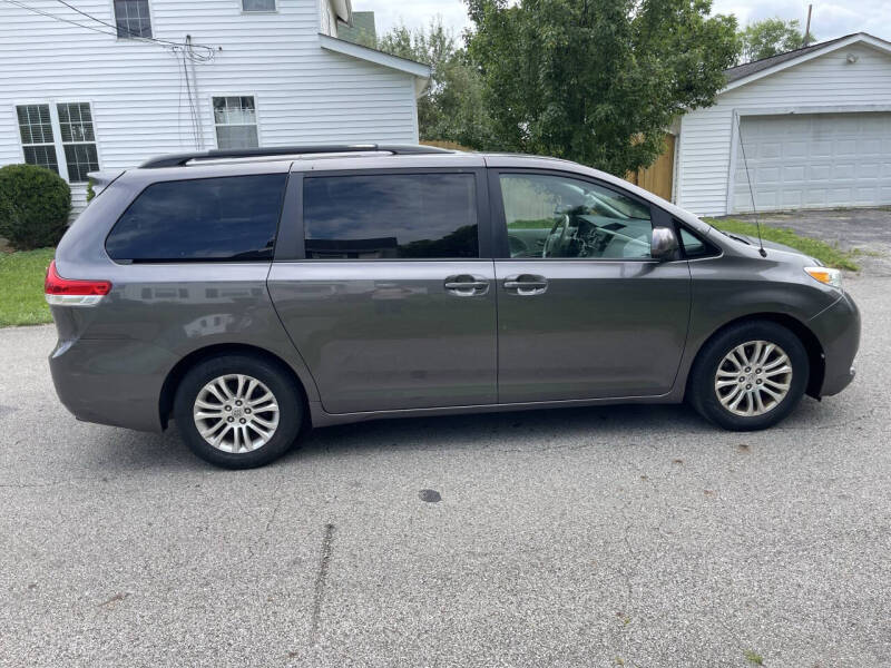 2014 Toyota Sienna XLE 8-Passenger