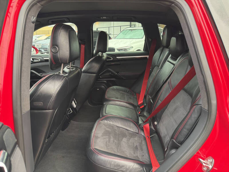 2016 Porsche Cayenne GTS