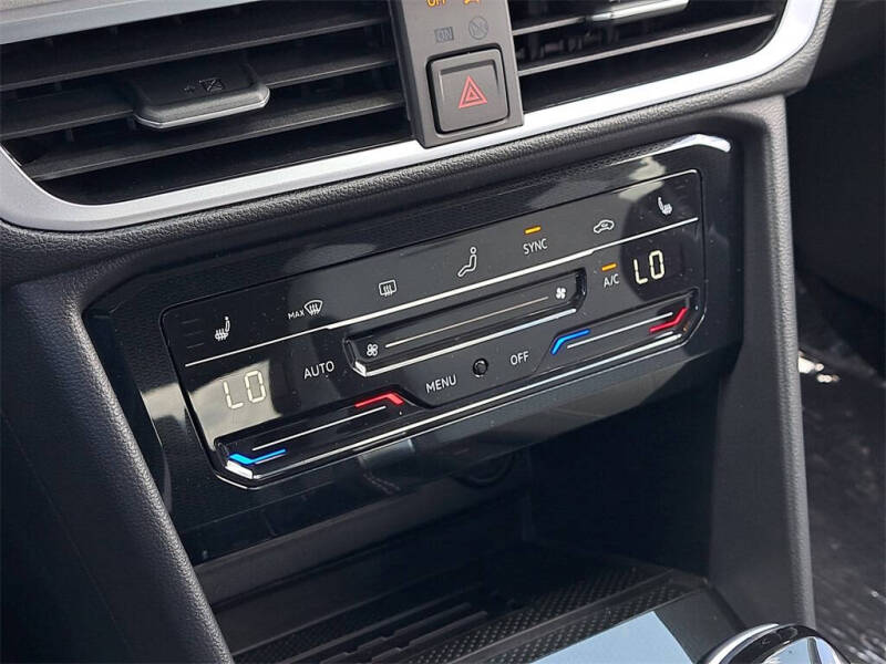 2025 Volkswagen Taos SE