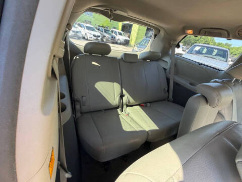 2011 Toyota Sienna XLE 7-Passenger Auto Access Seat