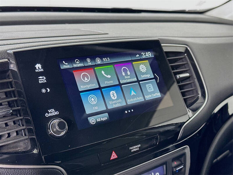 2019 Honda Pilot Touring w/Rear Captain's Chairs