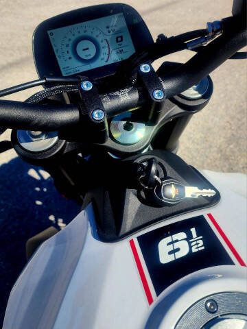 2023 Moto Morini STR 650