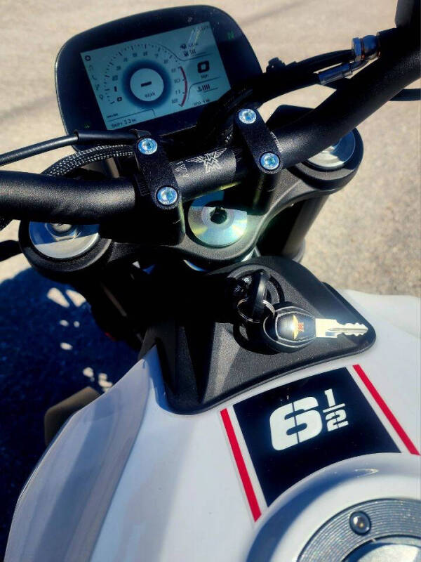 2023 Moto Morini STR 650