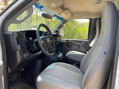 2017 Chevrolet Express LT 2500