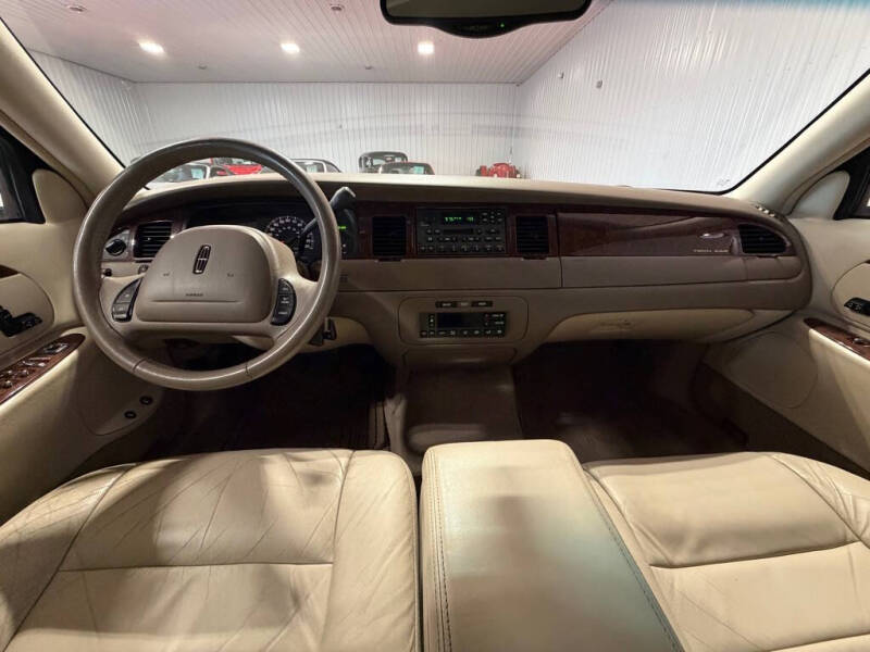 2002 Lincoln Town Car Executive