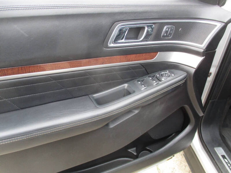 2017 Ford Explorer Platinum