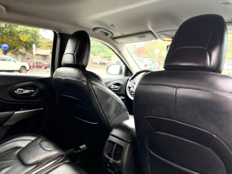 2019 Jeep Cherokee Overland