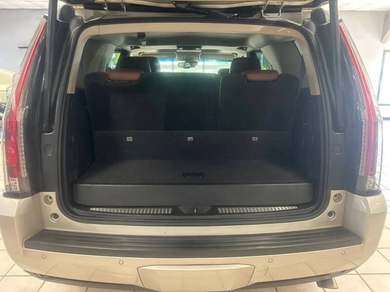 2016 Cadillac Escalade Luxury Collection