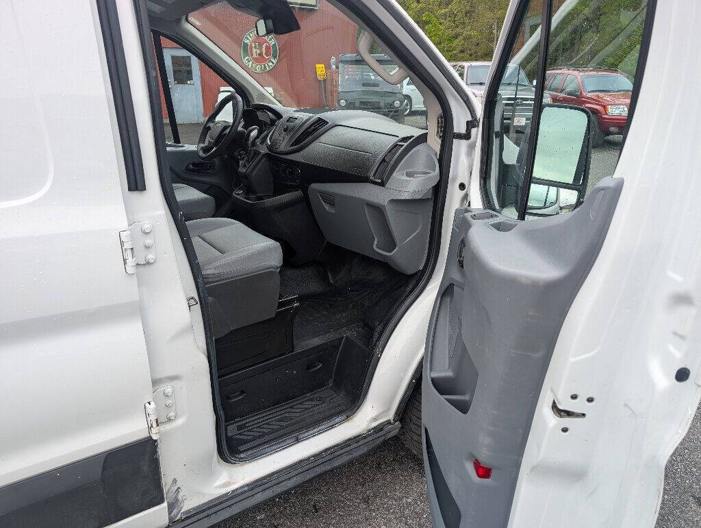 2017 Ford Transit 33