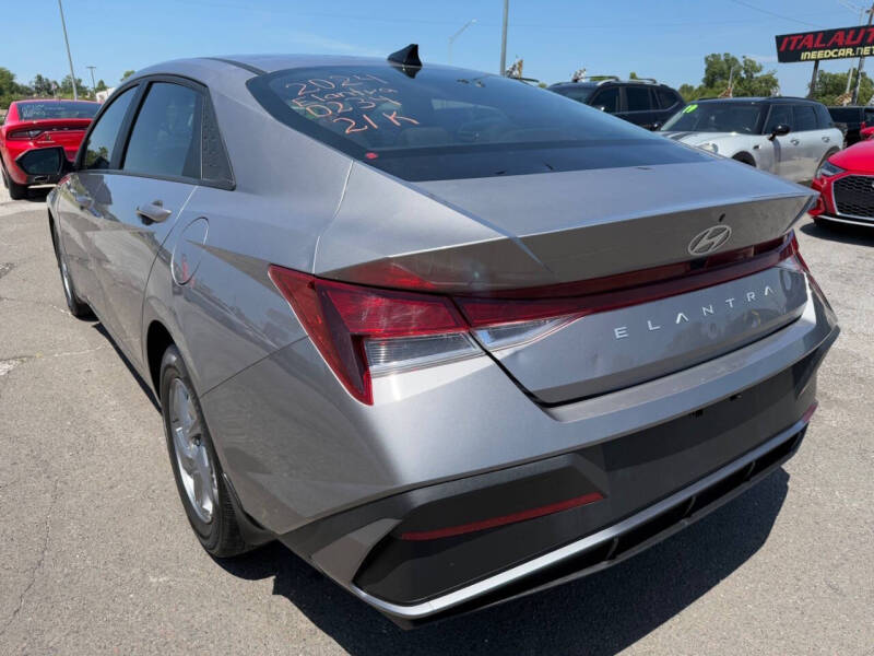 2024 Hyundai Elantra SE