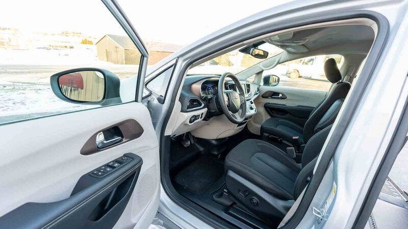 2024 Chrysler Voyager LX