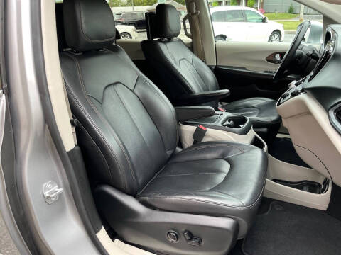 2017 Chrysler Pacifica Touring-L Plus