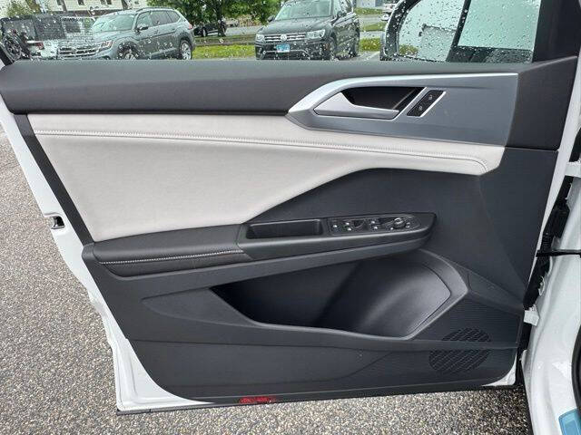 2026 Volkswagen Taos SE 4Motion