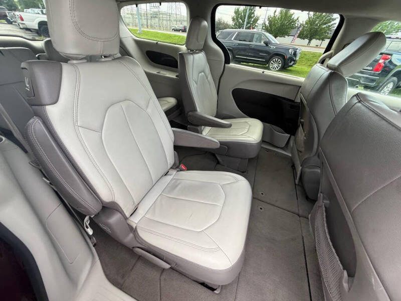 2017 Chrysler Pacifica Touring-L