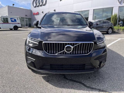 2025 Volvo XC40 B5 Core Bright Theme