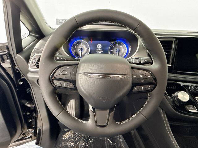 2027 Chrysler Pacifica Limited
