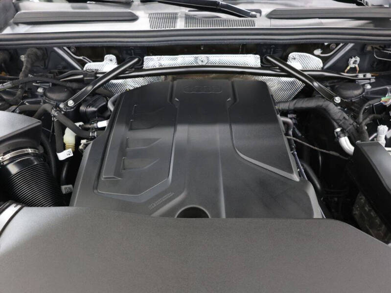 2025 Audi Q5 quattro Premium TFSI