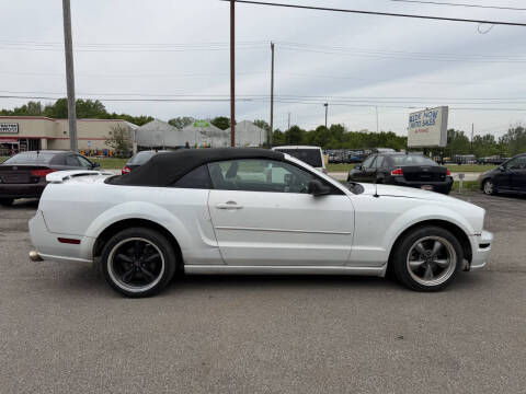 2005 Ford Mustang GT Deluxe