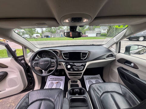 2017 Chrysler Pacifica Touring-L