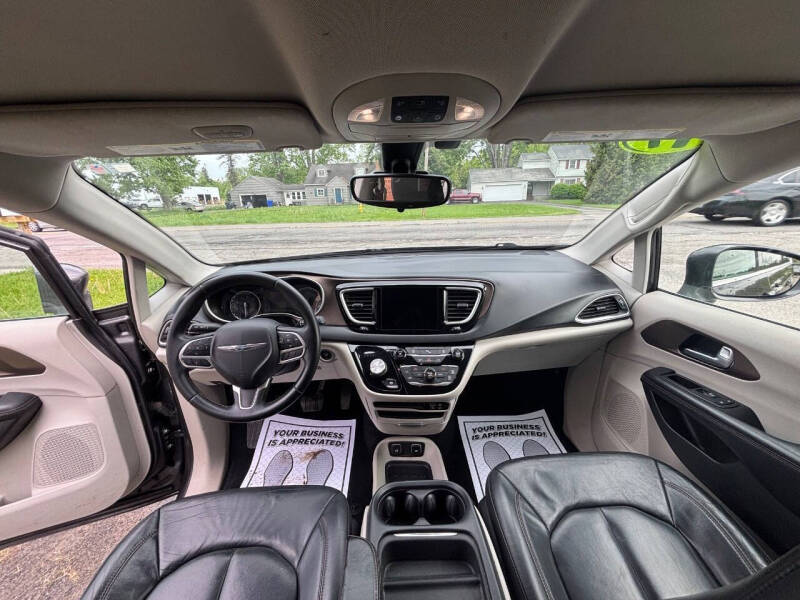 2017 Chrysler Pacifica Touring-L