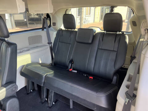 2016 Chrysler Town and Country Touring