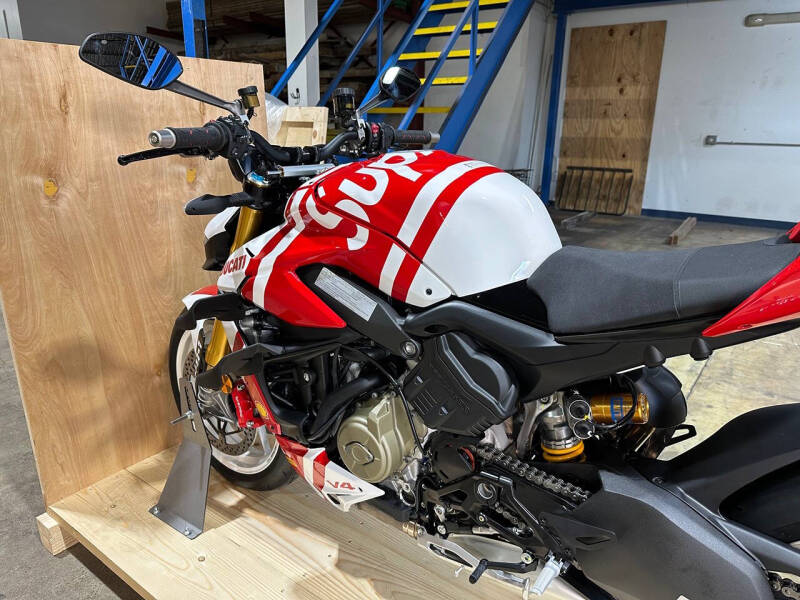 2025 Ducati Streetfighter V4 Supreme