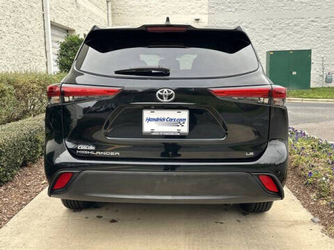 2022 Toyota Highlander LE
