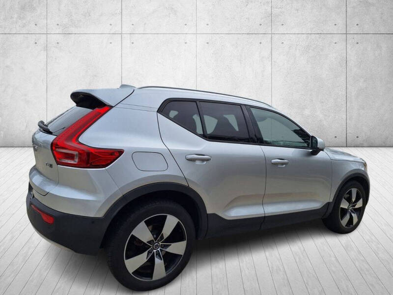 2019 Volvo XC40 T5 Momentum