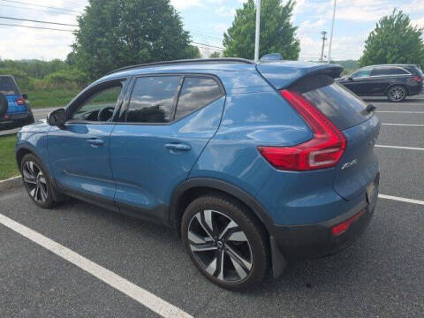 2025 Volvo XC40 B5 Ultra Dark Theme