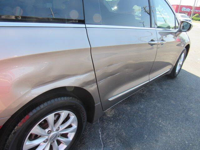 2017 Chrysler Pacifica Touring-L