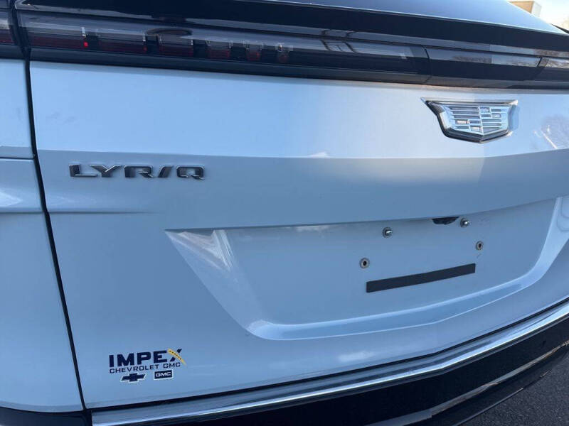 2024 Cadillac LYRIQ Luxury 1