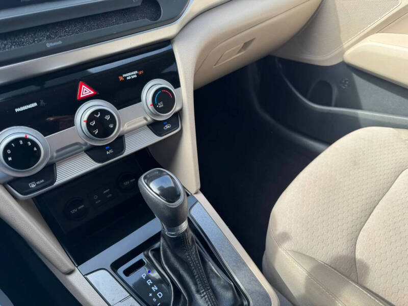 2019 Hyundai Elantra SE