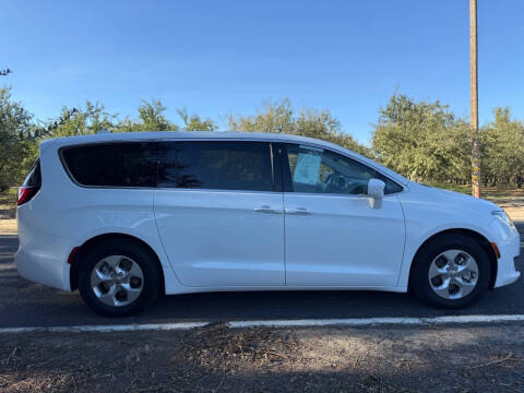 2017 Chrysler Pacifica Hybrid Touring Plus