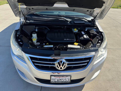 2012 Volkswagen Routan SE