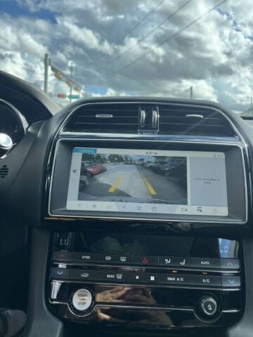 2019 Jaguar F-PACE 25t Premium