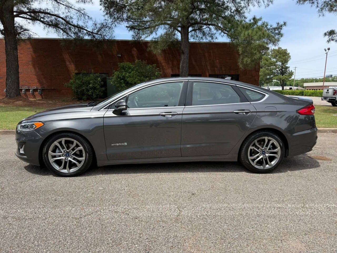 Dk. Gray 2019 Ford Fusion Hybrid Titanium Titanium 4dr Sedan 2