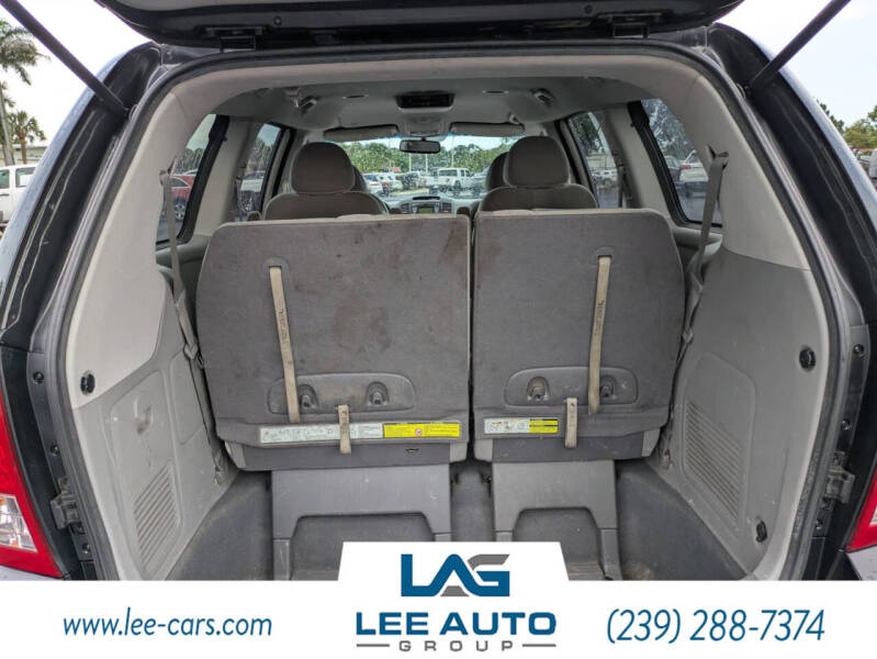 2012 Kia Sedona LX