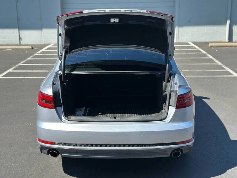 2018 Audi A4 2.0T quattro Prestige