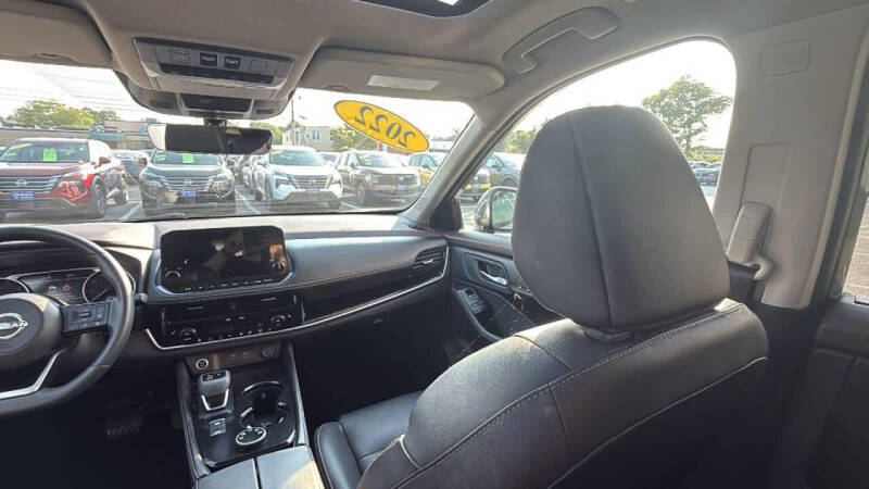 2022 Nissan Rogue SL